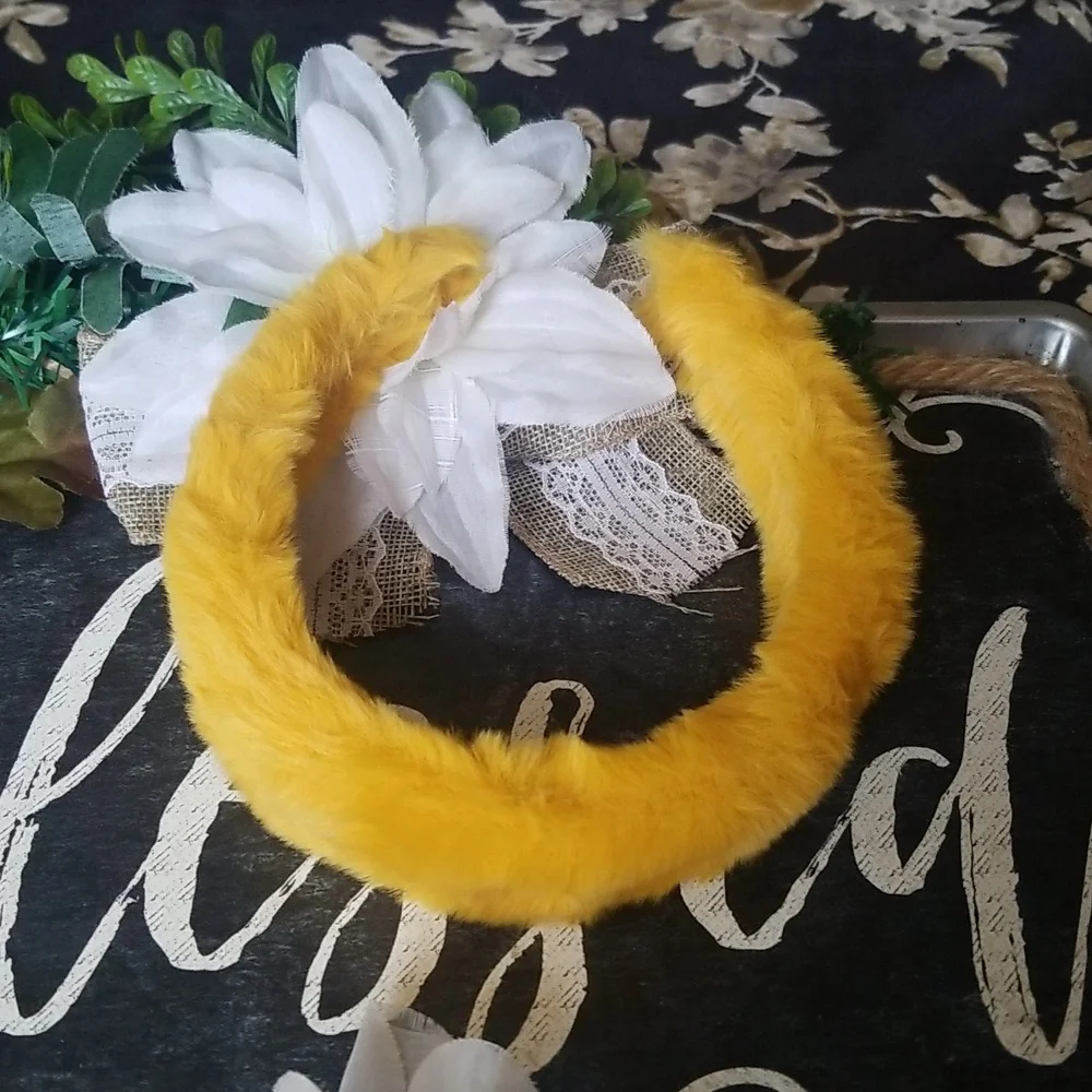 Women's/girls small fur yellow headband new never worn.